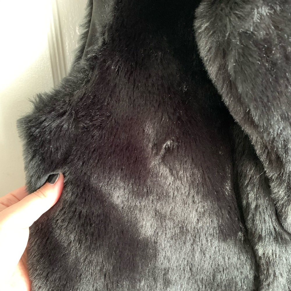 Forever 21 Black Faux Fur Collared Sleeveless Vest Outerwear Classic Mob Wife M - Picture 6 of 12